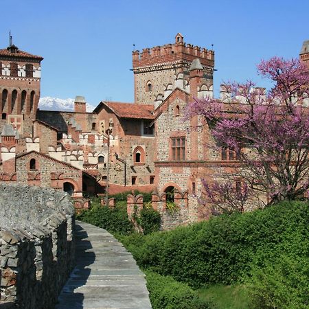 Готель Castello Di Pavone Pavone Canavese Екстер'єр фото