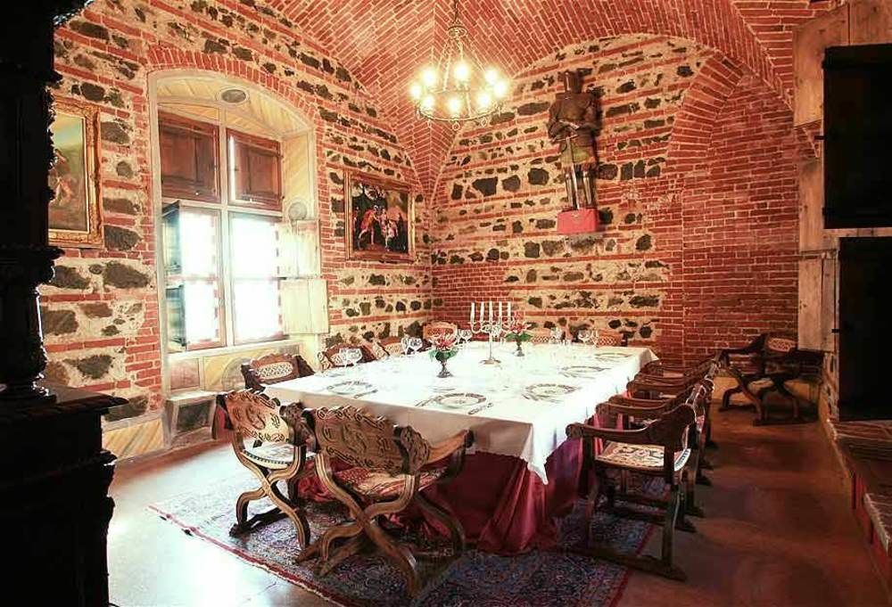 Готель Castello Di Pavone Pavone Canavese Екстер'єр фото