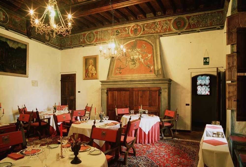 Готель Castello Di Pavone Pavone Canavese Екстер'єр фото