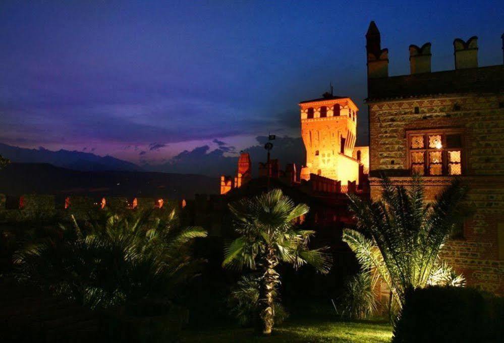 Готель Castello Di Pavone Pavone Canavese Екстер'єр фото