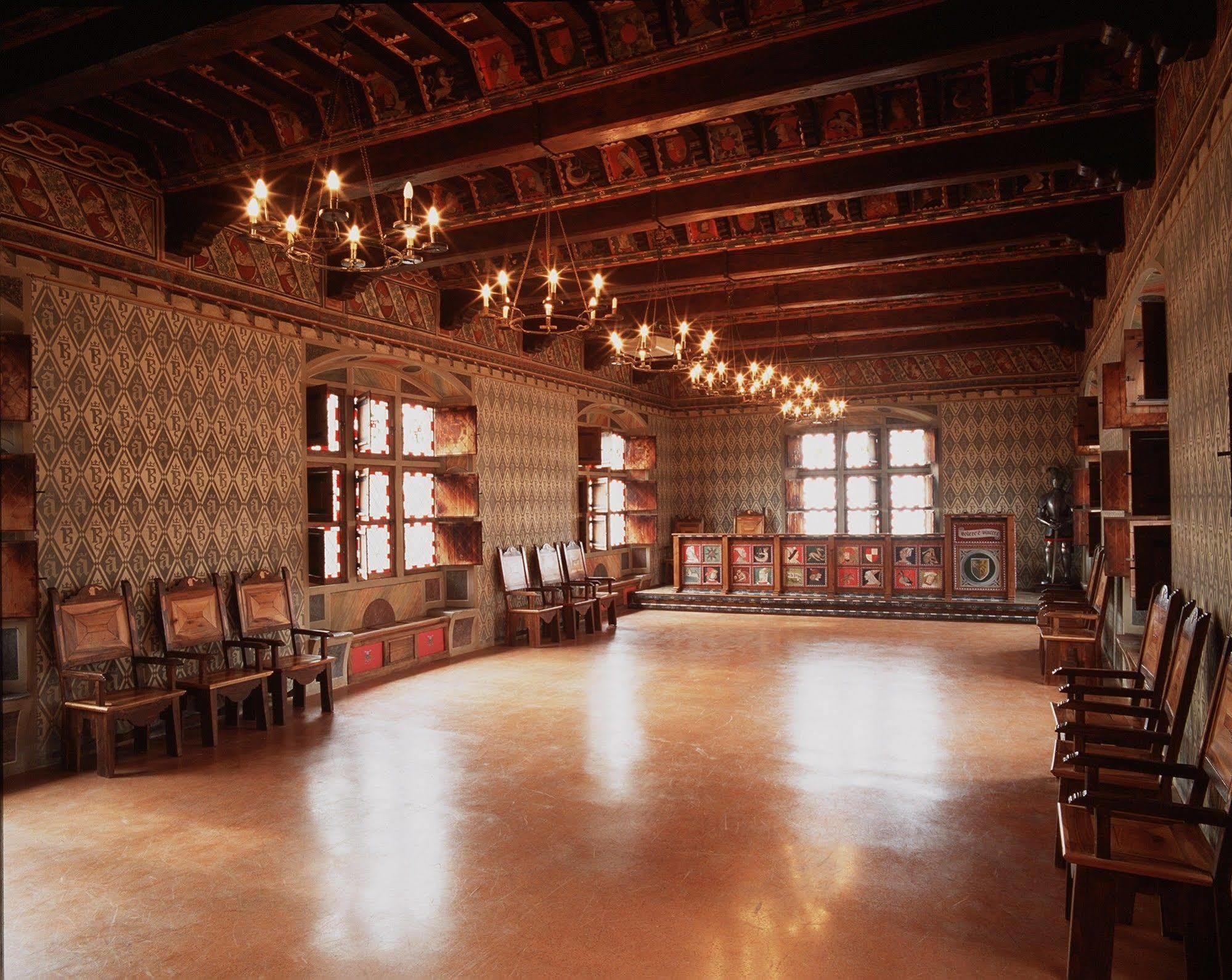 Готель Castello Di Pavone Pavone Canavese Екстер'єр фото
