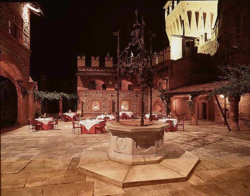 Готель Castello Di Pavone Pavone Canavese Екстер'єр фото
